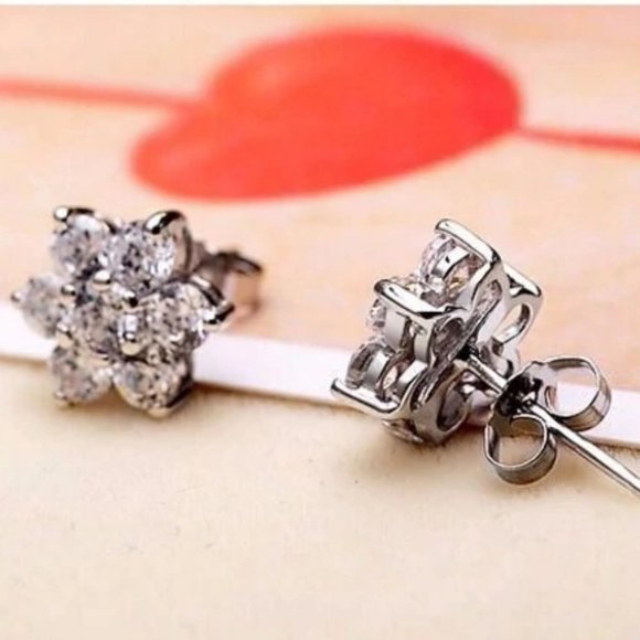 *NEW 925 Sterling Silver Diamond Flower Earrings 0 - Picture 3 of 10